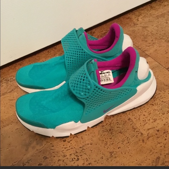 Nike Shoes - Turquoise Nike Sock Darts